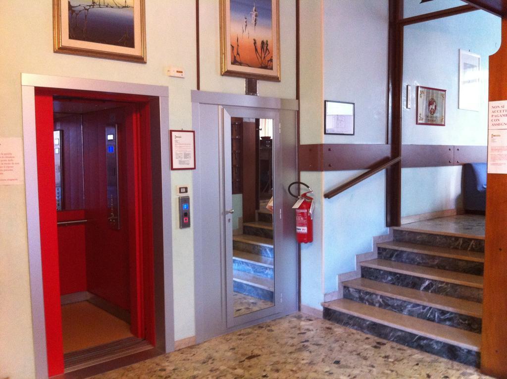 Hotel Britannia Lido di Jesolo Exterior foto